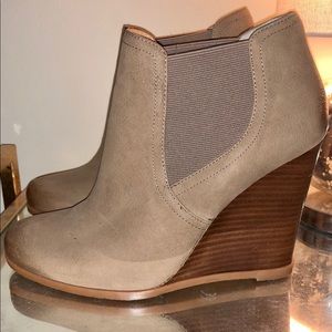 Audrey Brooke Wedge